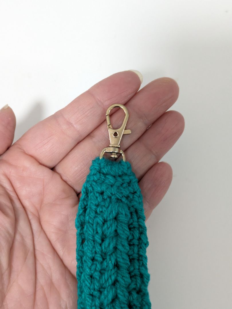 Mon Ami Crochet Crochet Wristlet Keychain (Gold Finish)