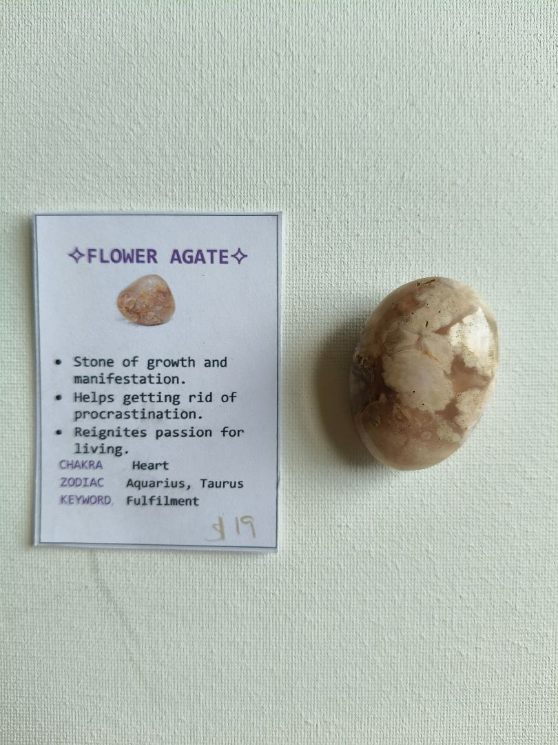 CasaDellaGemma Flower Agate Palmstone, Pink/cream 4.5cm x 3cm