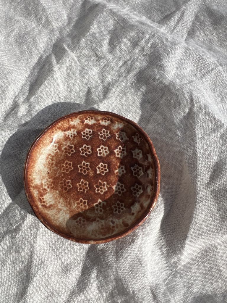 Rainbows & Rivers Cinnamon Daisy Ring Dish, Neutral