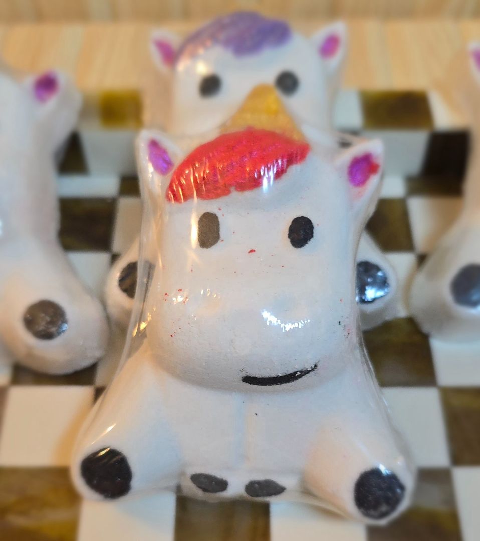 Life's Little Indulgences Unicorn Bath Bomb, White