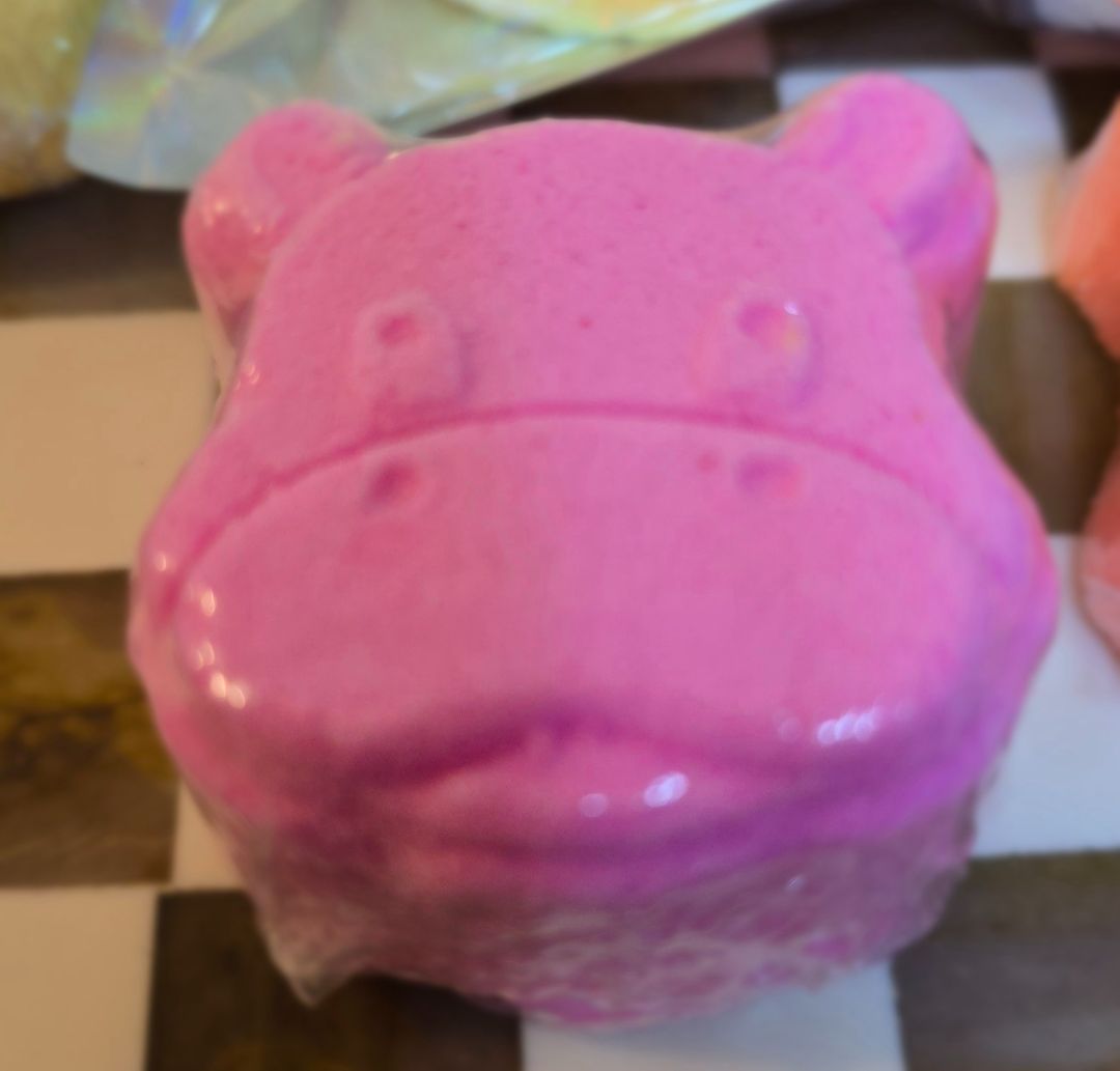 Life's Little Indulgences Hippo Bath Bomb pack, Mixed