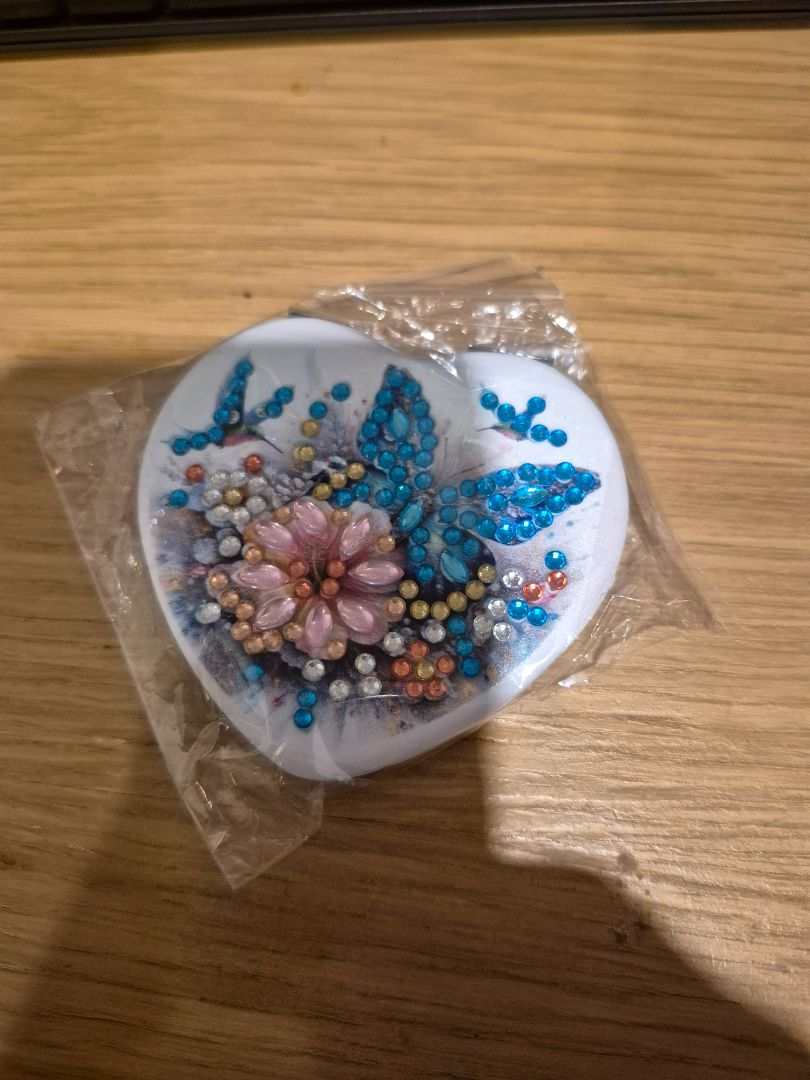 Seahorse Creations AU Compact Mirror - buttefly, white heart