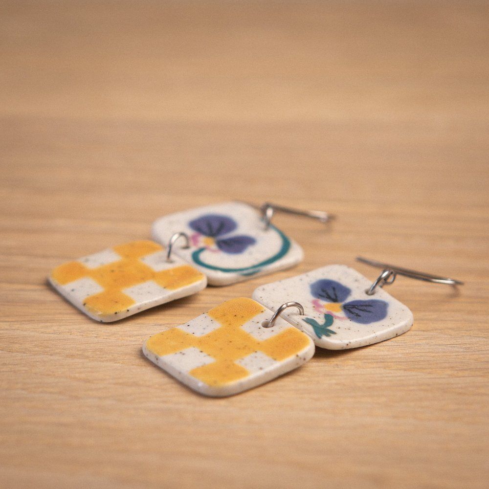 Pansy yellow check (square medium pansy)