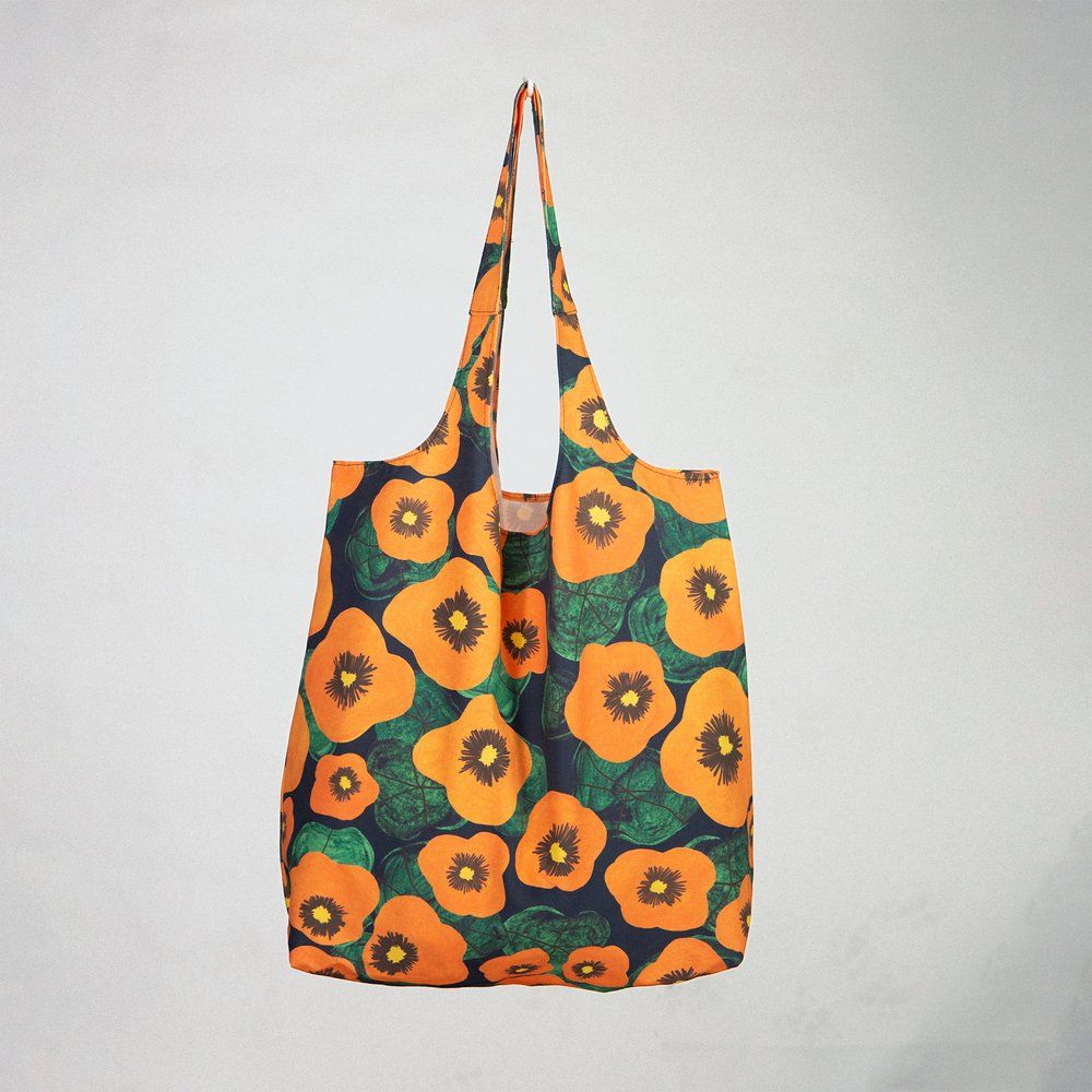 hellomae Nasturtium Flowers Black Base Large Carry Bag
