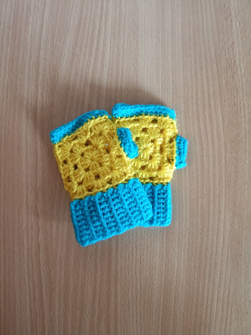 Nire Crochet Toddler Fingerless Gloves, Yellow and Blue 6cm width