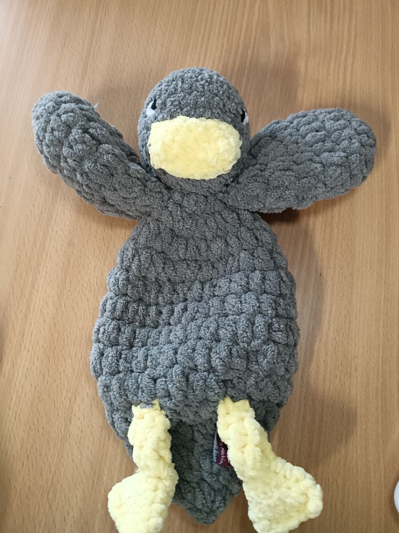 Nire Crochet Ducky Snuggler, Grey
