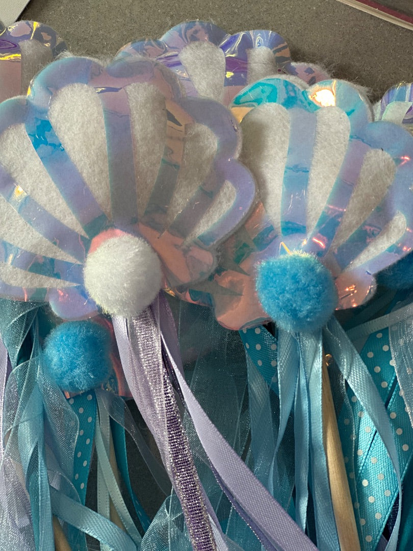 P and P Pompom See shell and Pearl wand, Blues One size