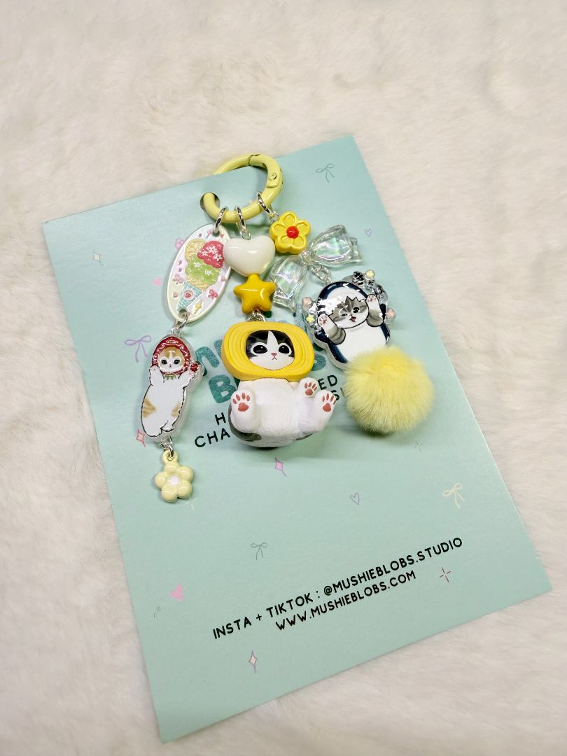 mushieblobs studio Bag Charm: Mofusand, Yellow & White