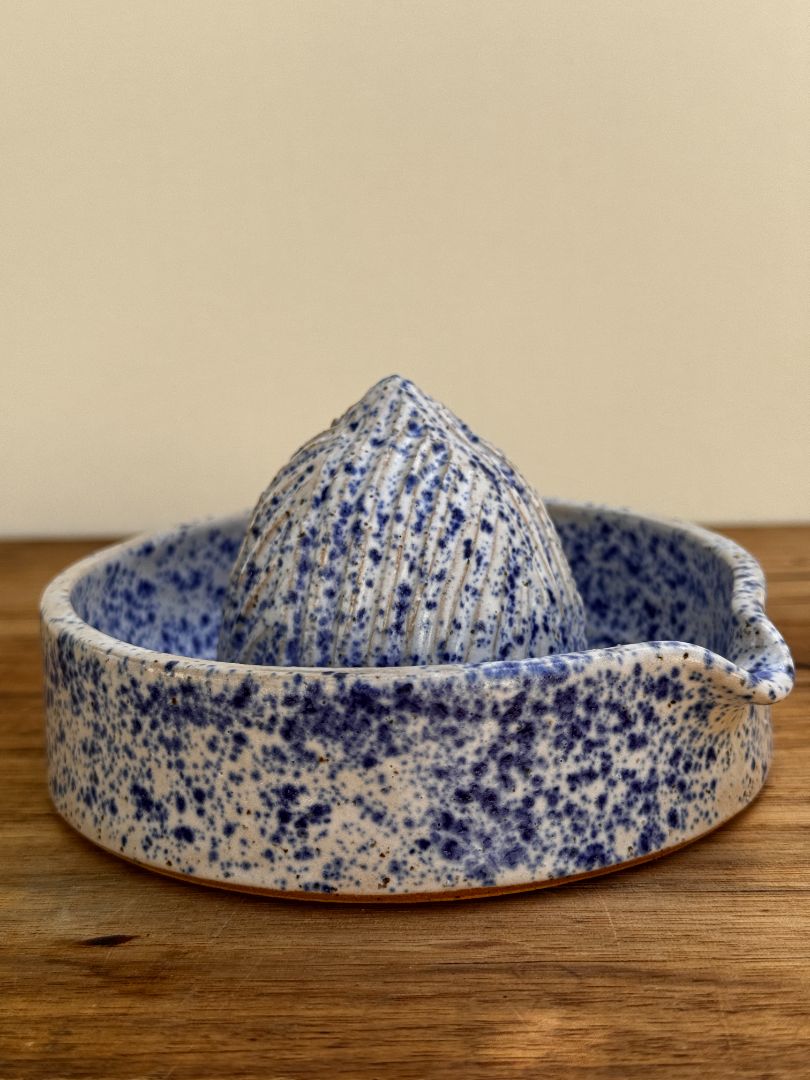 warrah ceramics Citrus juicer, Matte green, Blue speck, black 7x12cm