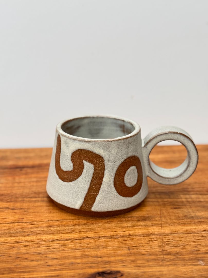 warrah ceramics Squiggle Volcano mug, white 7x10cm