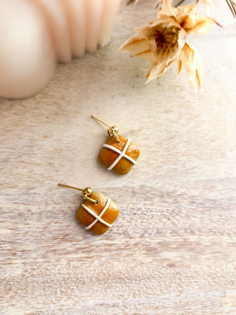 Hot Cross Bun Dangles | Red Earth Wandering