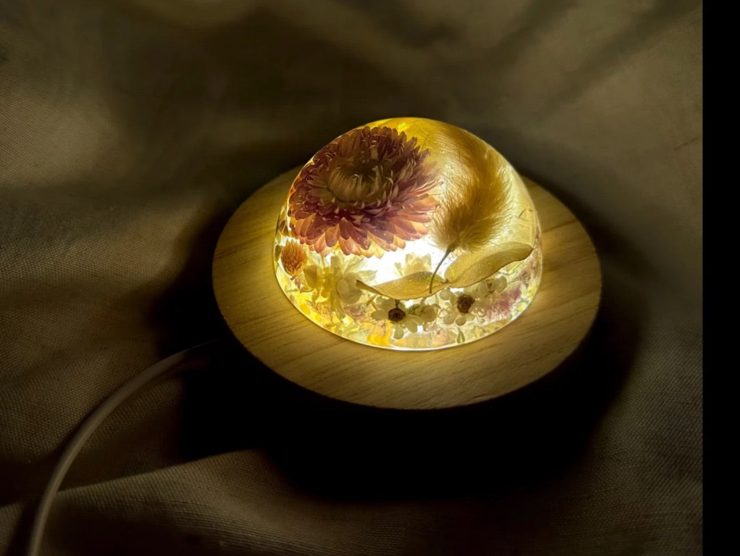 Oak & Thistle LED Light Base, Wood grain