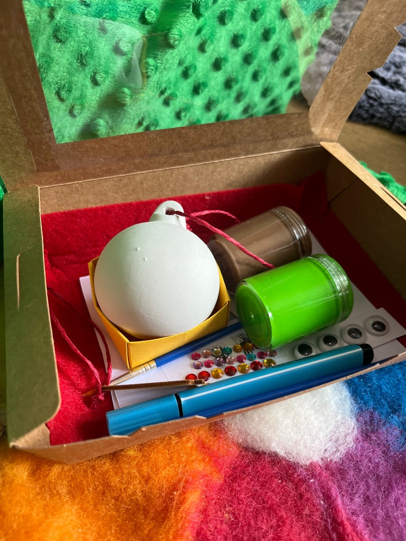 Play, learn, grow with Ms. Flo Decorate your bauble paint