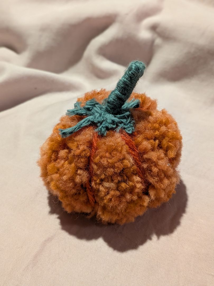 Dandy Dee Food Pom Pom, Orange, Green 8cm