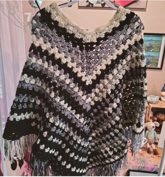 Carmah Designs Boho Babe Poncho,  black & white Free Size