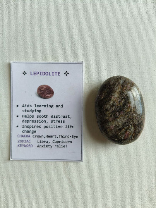 CasaDellaGemma Lepidolite Palmstone,  purple/gray 5.5cm x 4cm