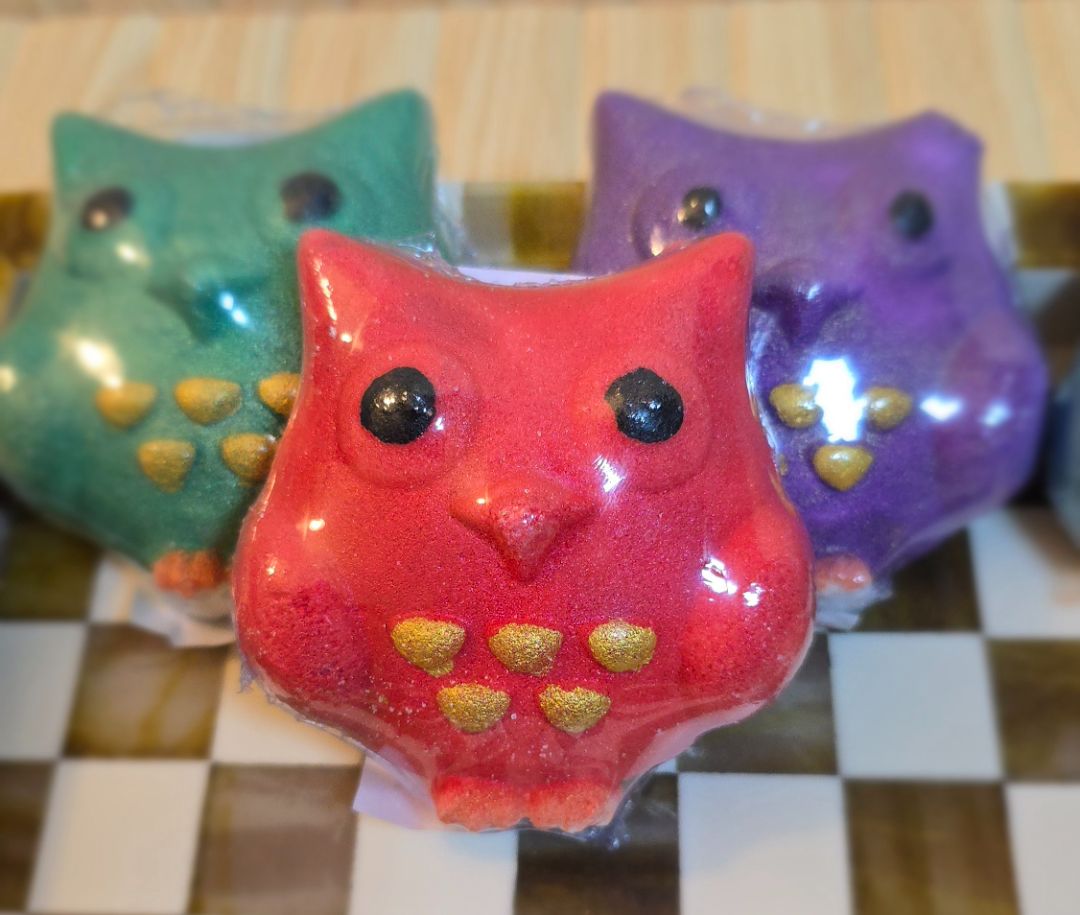 Life's Little Indulgences Owl Bath bomb