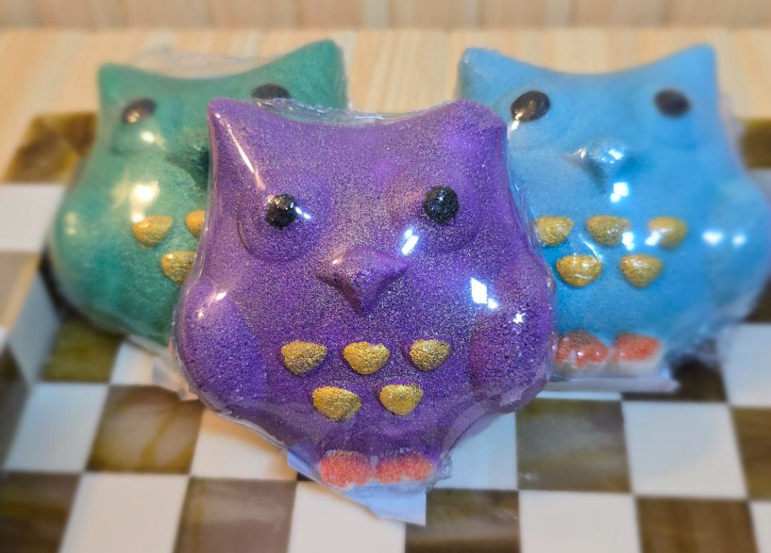 Life's Little Indulgences Owl Bath bomb
