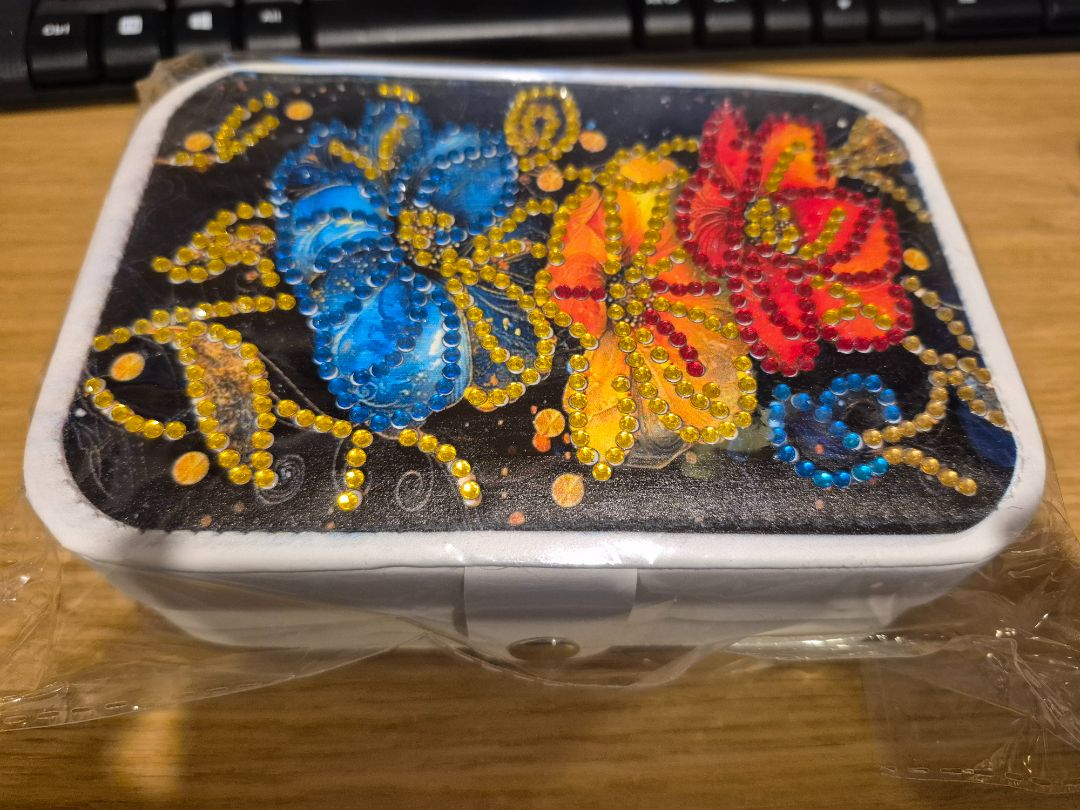 Seahorse Creations AU Jewellery Box - three flowers,  white medium
