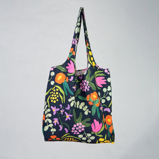hellomae Native Flowers Black Base Large Carry Bag