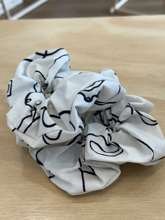 Black & White Scrunchie | Zar + Bo