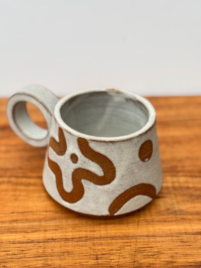 warrah ceramics Squiggle Volcano mug,  white 7x10cm