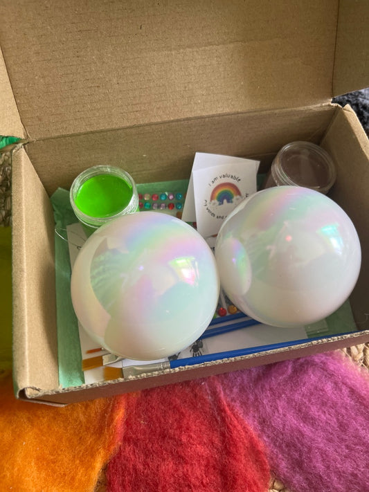 Play, learn, grow with Ms. Flo Decorate your own bauble duo