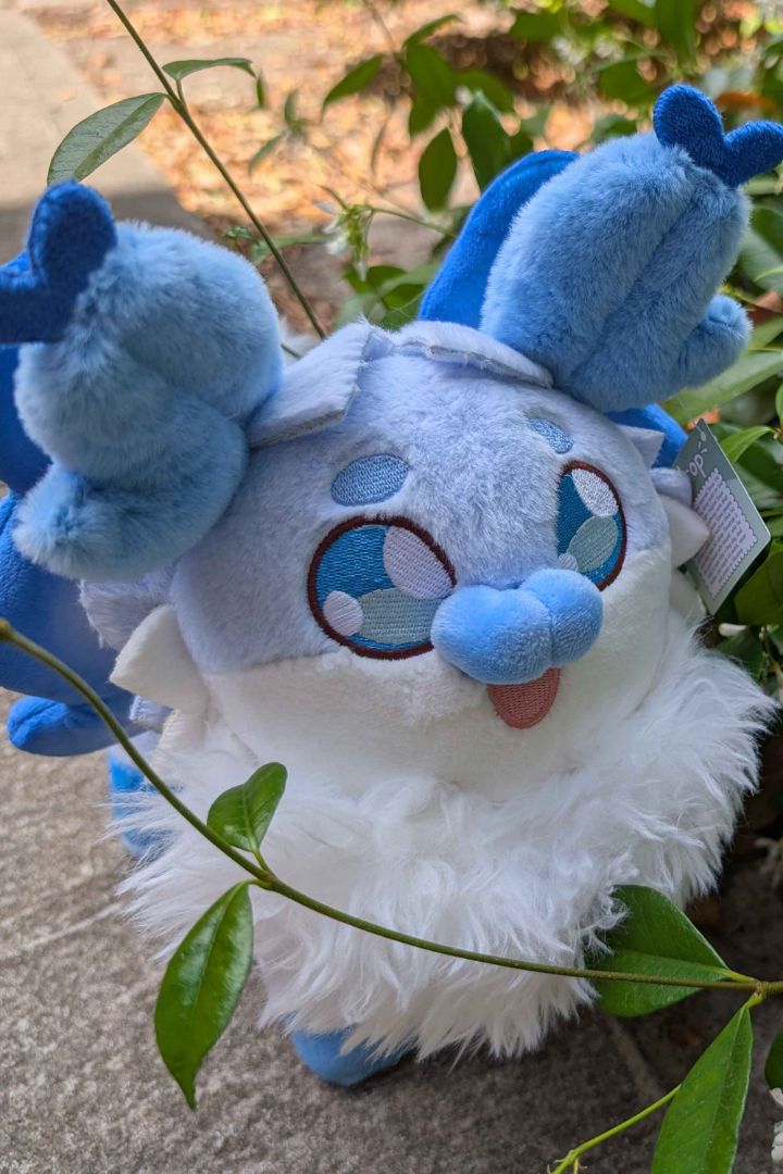 RestlessDreamss Dewdrop the Snuu Plushie,  blue 26cm tall